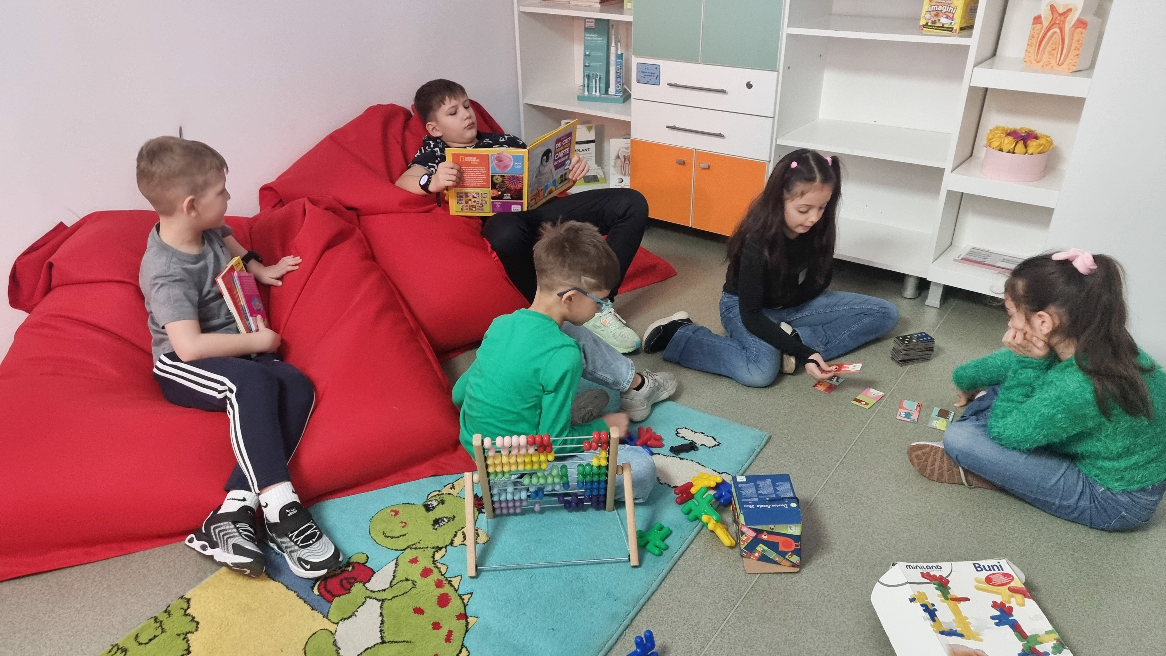 Tratament dentar blând pentru copii la Atelierul de Zâmbete